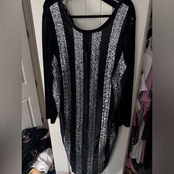 ELOQUII Plus Size- Velvet & Sequin Long Sleeve Bodycon Cocktail Dress- Size 24w - Picture 5 of 10